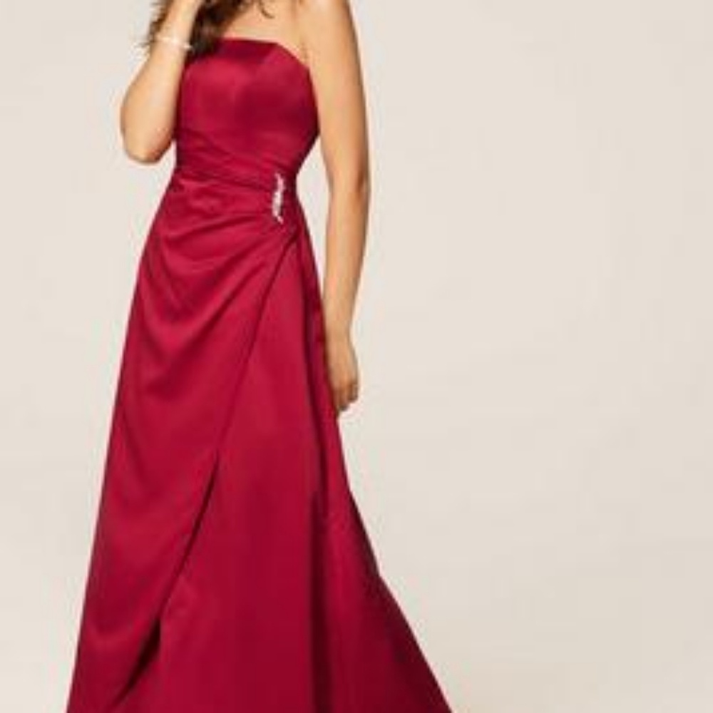 STUNNING dark red strapless gown best for Size 0 or 2